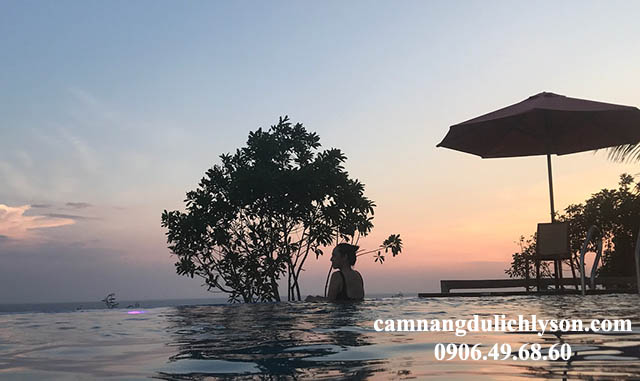 Hồ bơi vô cực ở khách sạn Đảo Ngọc Lý SơnHồ bơi vô cực ở khách sạn Đảo Ngọc Lý Sơn